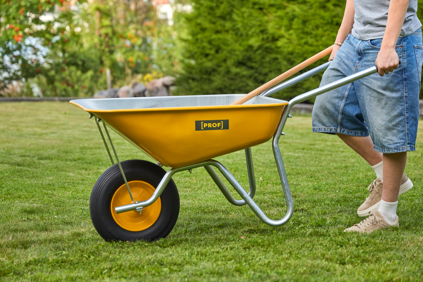 Kottikärryt Prof 120L keltainen puhkeamattomalla renkaalla