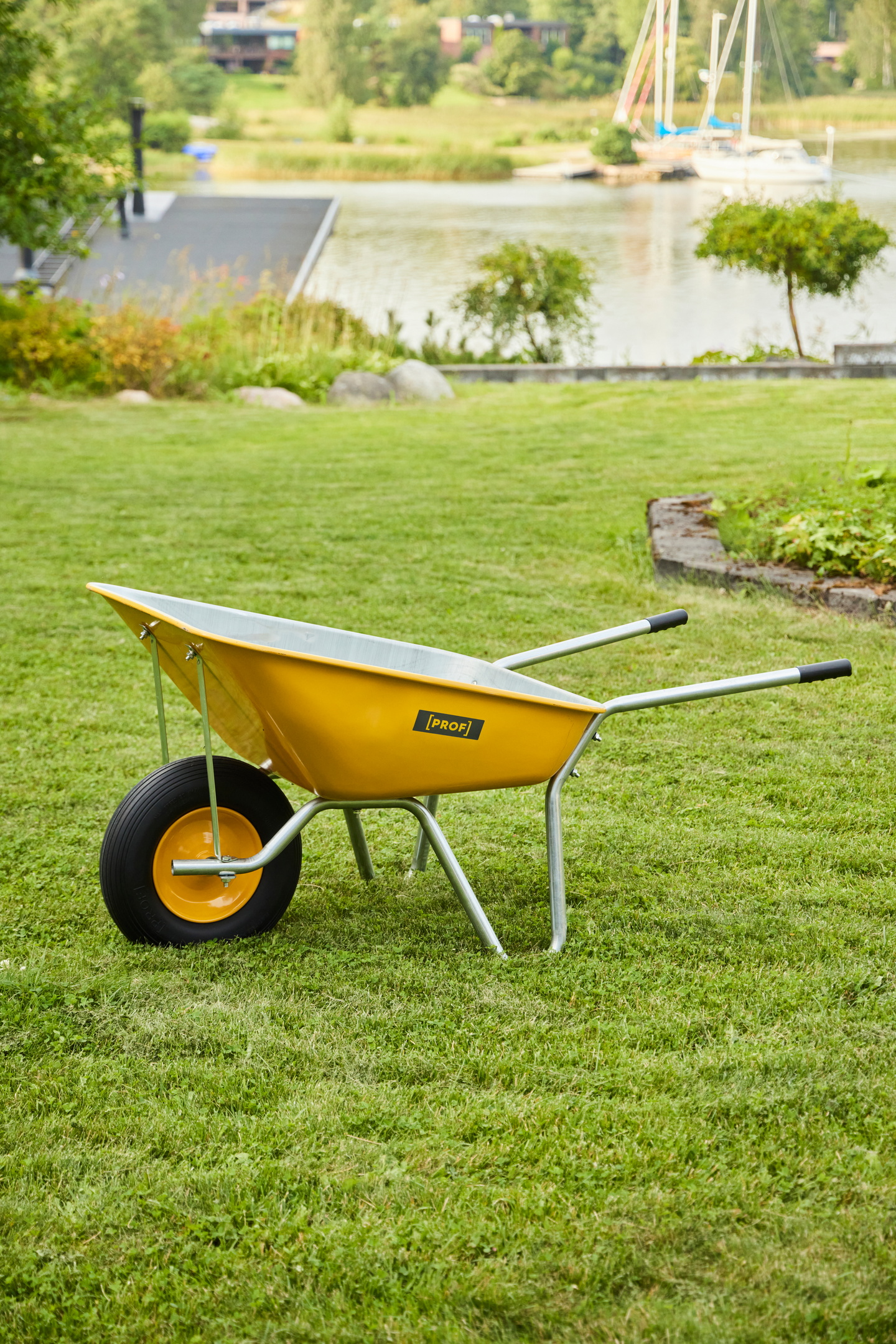 Kottikärryt Prof 120L keltainen puhkeamattomalla renkaalla
