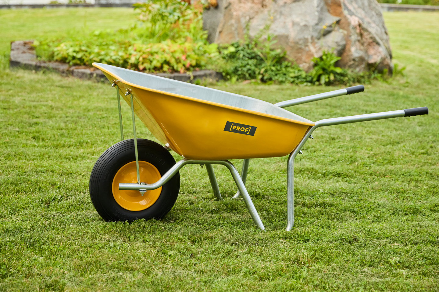 Kottikärryt Prof 120L keltainen puhkeamattomalla renkaalla