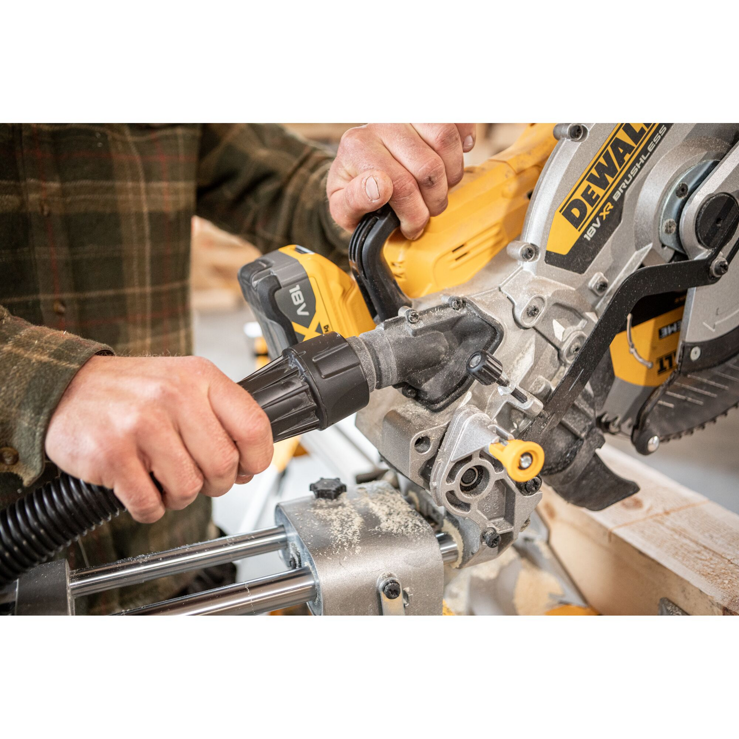 Akkukatkaisu-/jiirisaha Dewalt DCS782N 18V XR 305mm runko