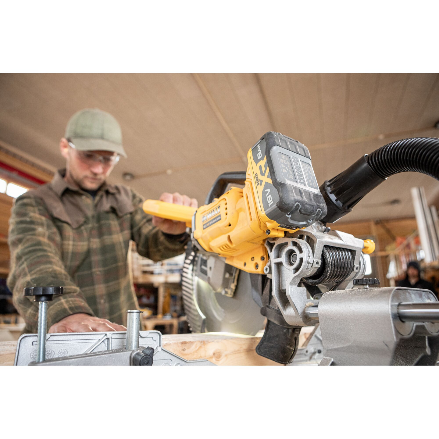 Akkukatkaisu-/jiirisaha Dewalt DCS782N 18V XR 305mm runko