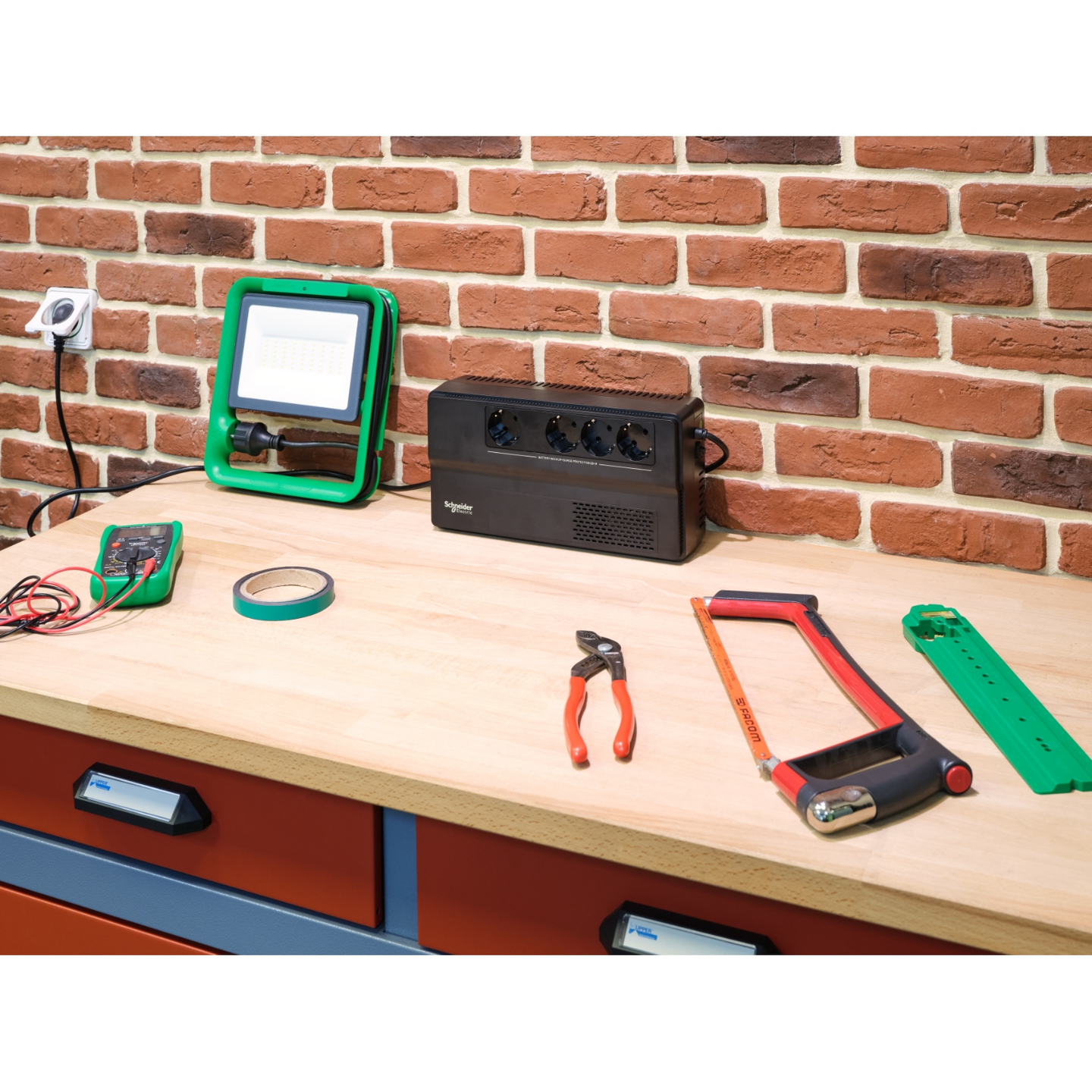 UPS-laite Easy Ups Schneider Electric 650va Schuko Liitäntä