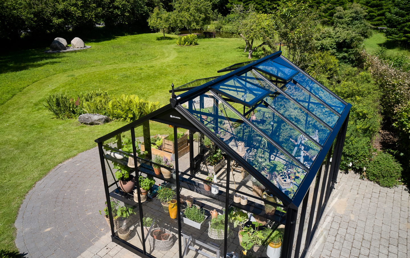 Kasvihuone Juliana Jubile 10,9 musta alumiinirunko karkaistulla 3 mm lasilla