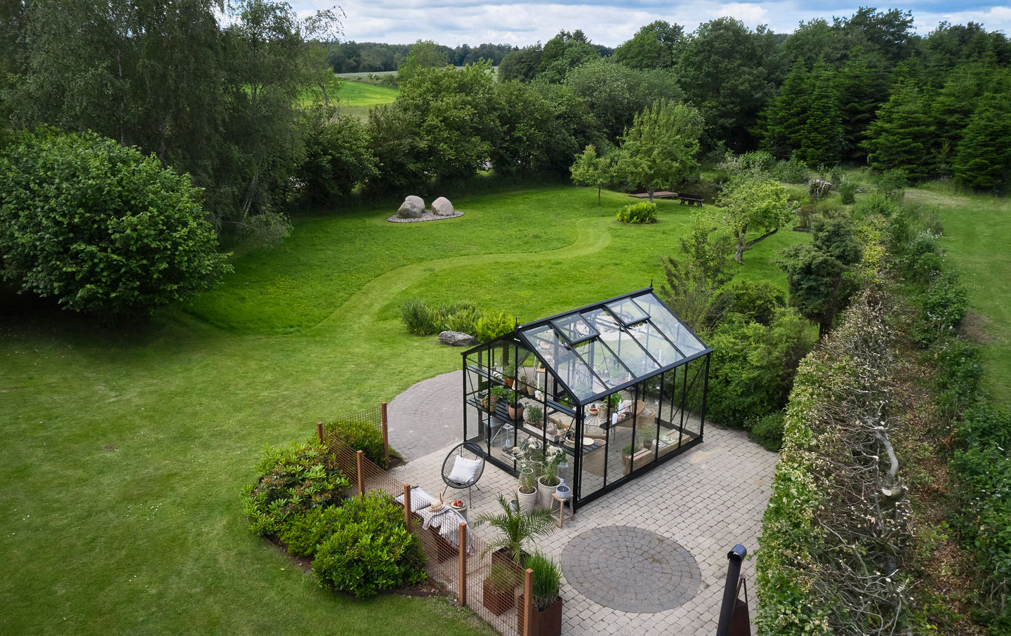 Kasvihuone Juliana Jubile 10,9 musta alumiinirunko karkaistulla 3 mm lasilla