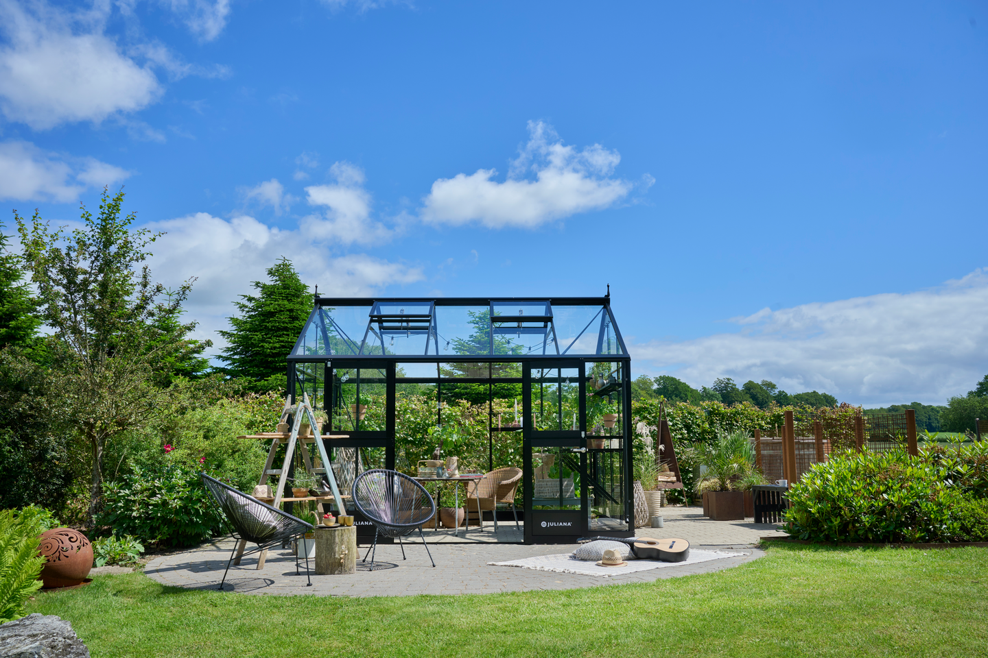 Kasvihuone Juliana Jubile 10,9 musta alumiinirunko karkaistulla 3 mm lasilla