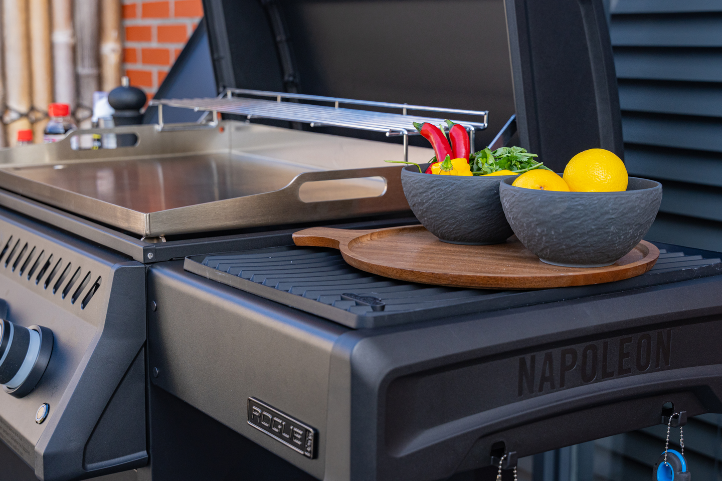 Kaasugrilli Napoleon Phantom Rogue 30 Plancha