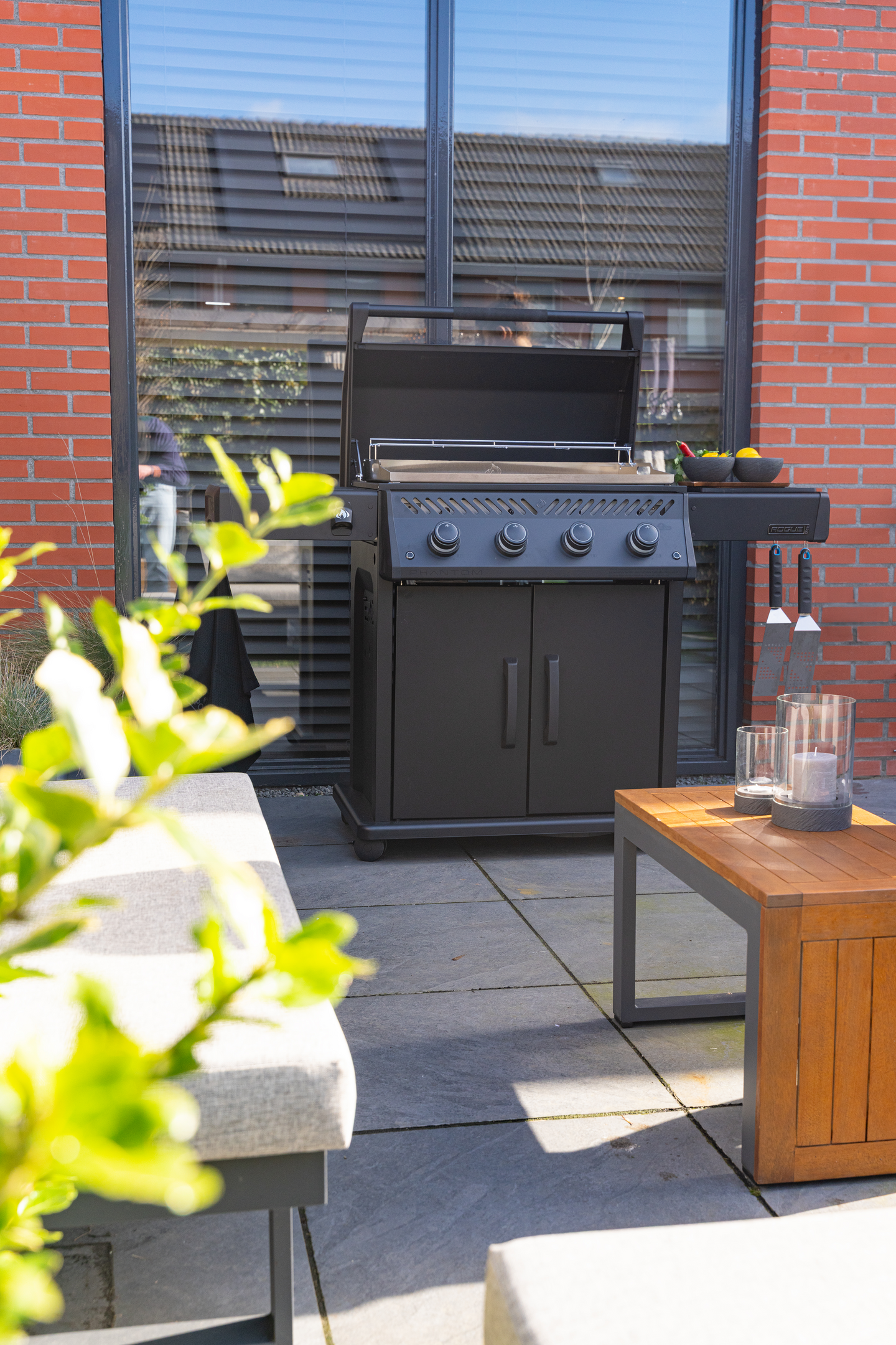 Kaasugrilli Napoleon Phantom Rogue 30 Plancha