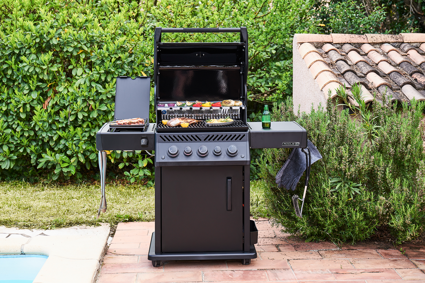 Kaasugrilli Napoleon Phantom Rogue PRO-S 425