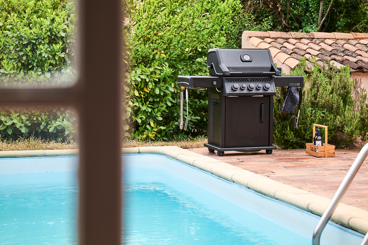 Kaasugrilli Napoleon Phantom Rogue PRO-S 425