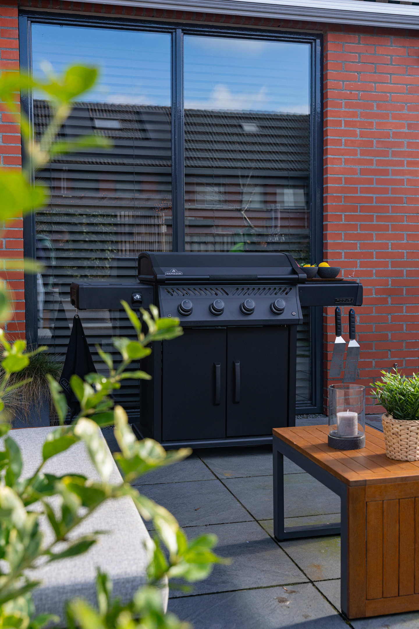 Kaasugrilli Napoleon Phantom Rogue 30 Plancha