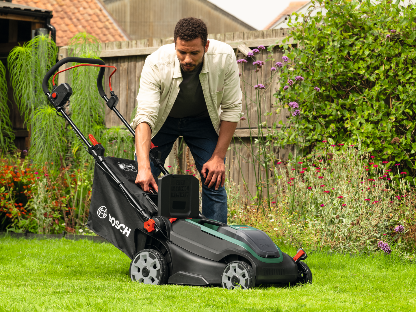 Akkuruohonleikkuri Bosch Rotak 18V2-43 2x4Ah