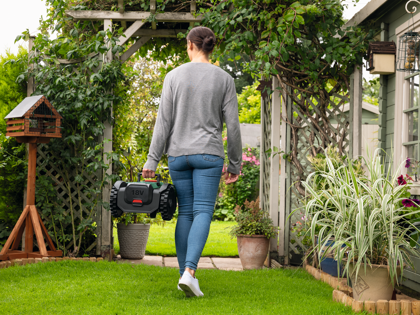 Robottiruohonleikkuri Bosch VisiMow200 1x4,0Ah + varateräsarja