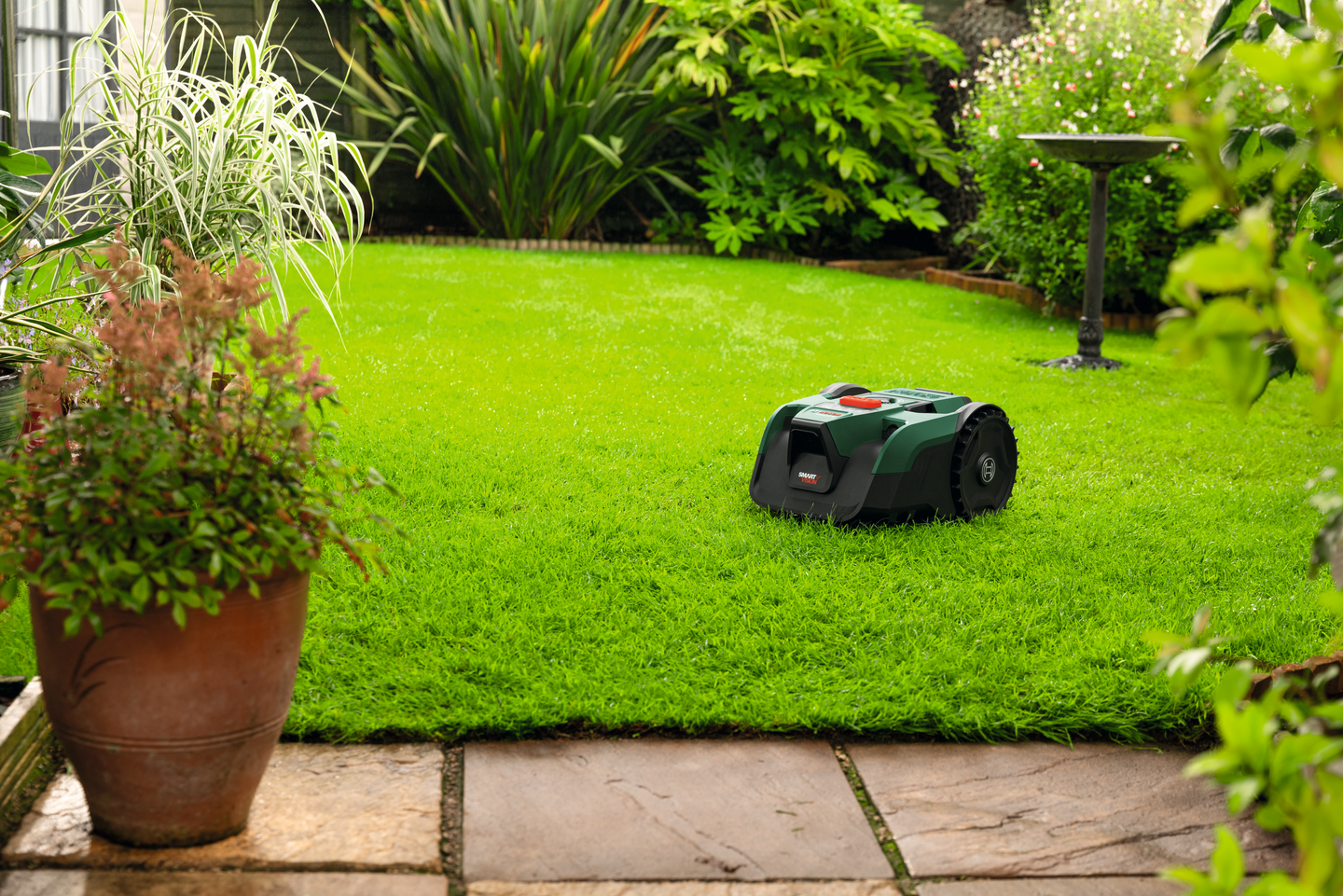 Robottiruohonleikkuri Bosch VisiMow200 1x4,0Ah + varateräsarja