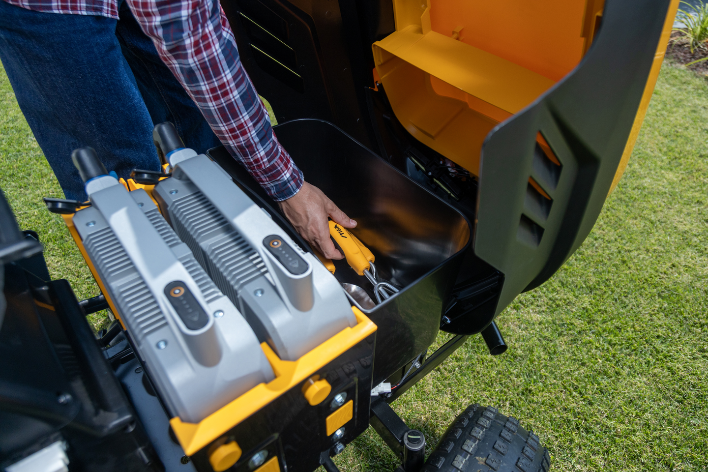 Akkuajoleikkuri STIGA Estate 384e