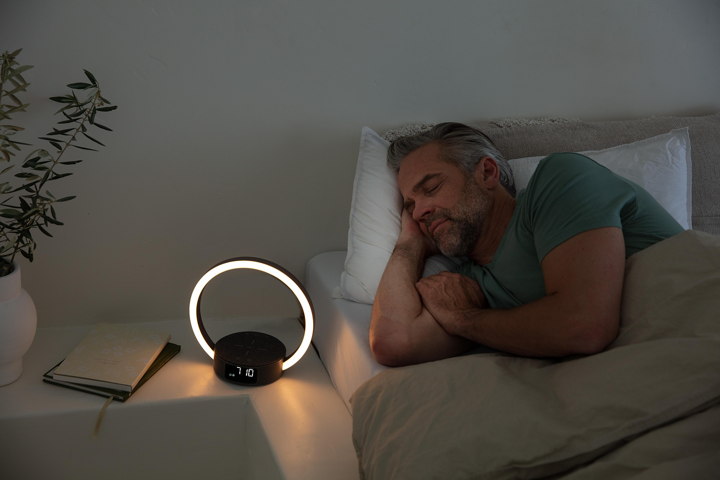 Herätysvalo Beurer WL65 langattomalla latausasemalla