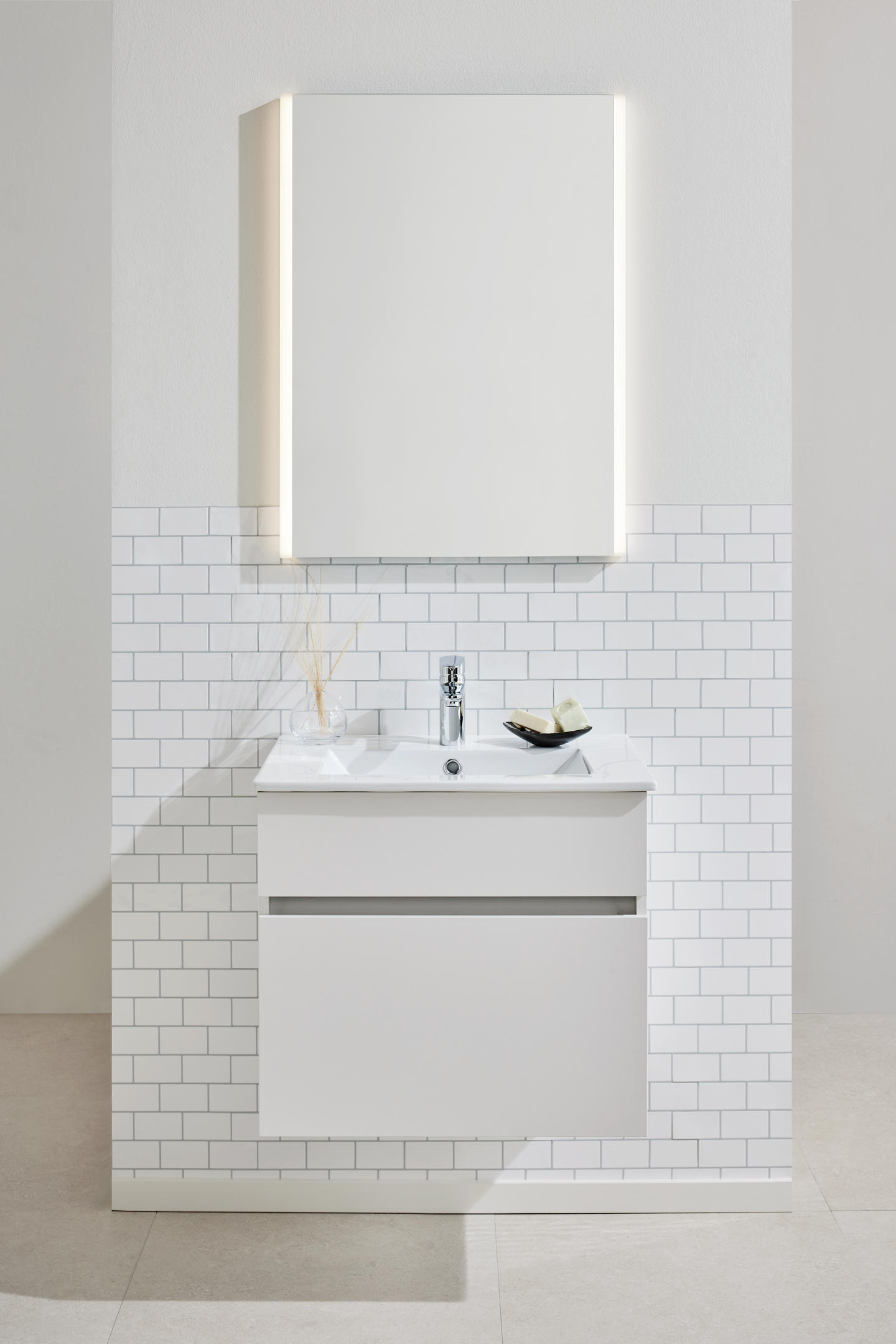 Pesuallaskaappi NORO Nova 600 altaalla