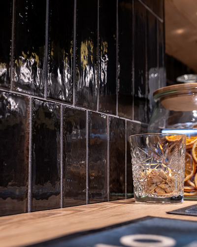 Seinä-/lattialaatta Lume 6x24 musta Lux 0,52m²