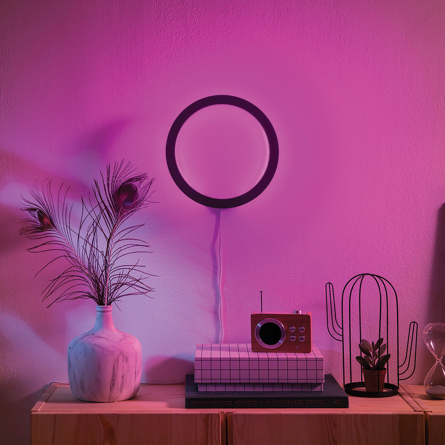 Seinävalaisin Philips Hue Sana musta 20W 24V