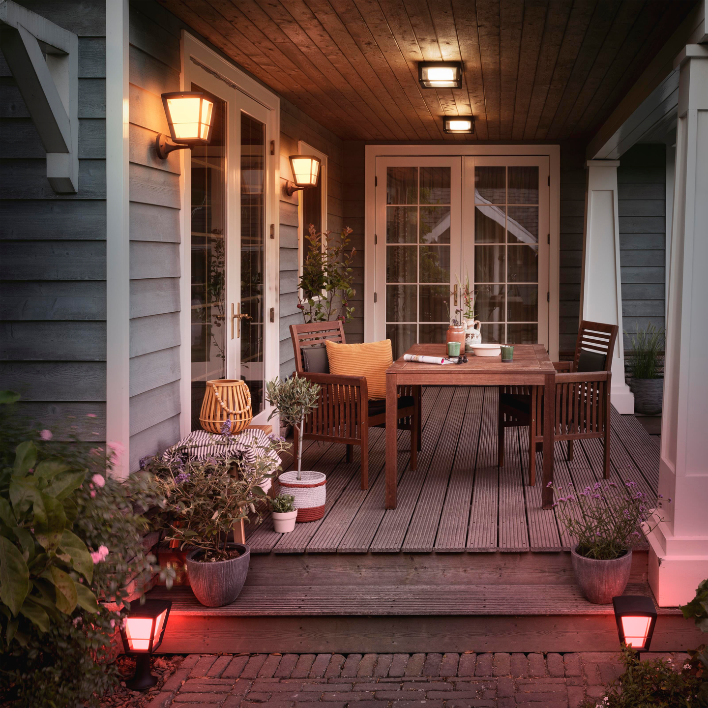 Ulkoseinävalaisin Philips Hue Econic musta