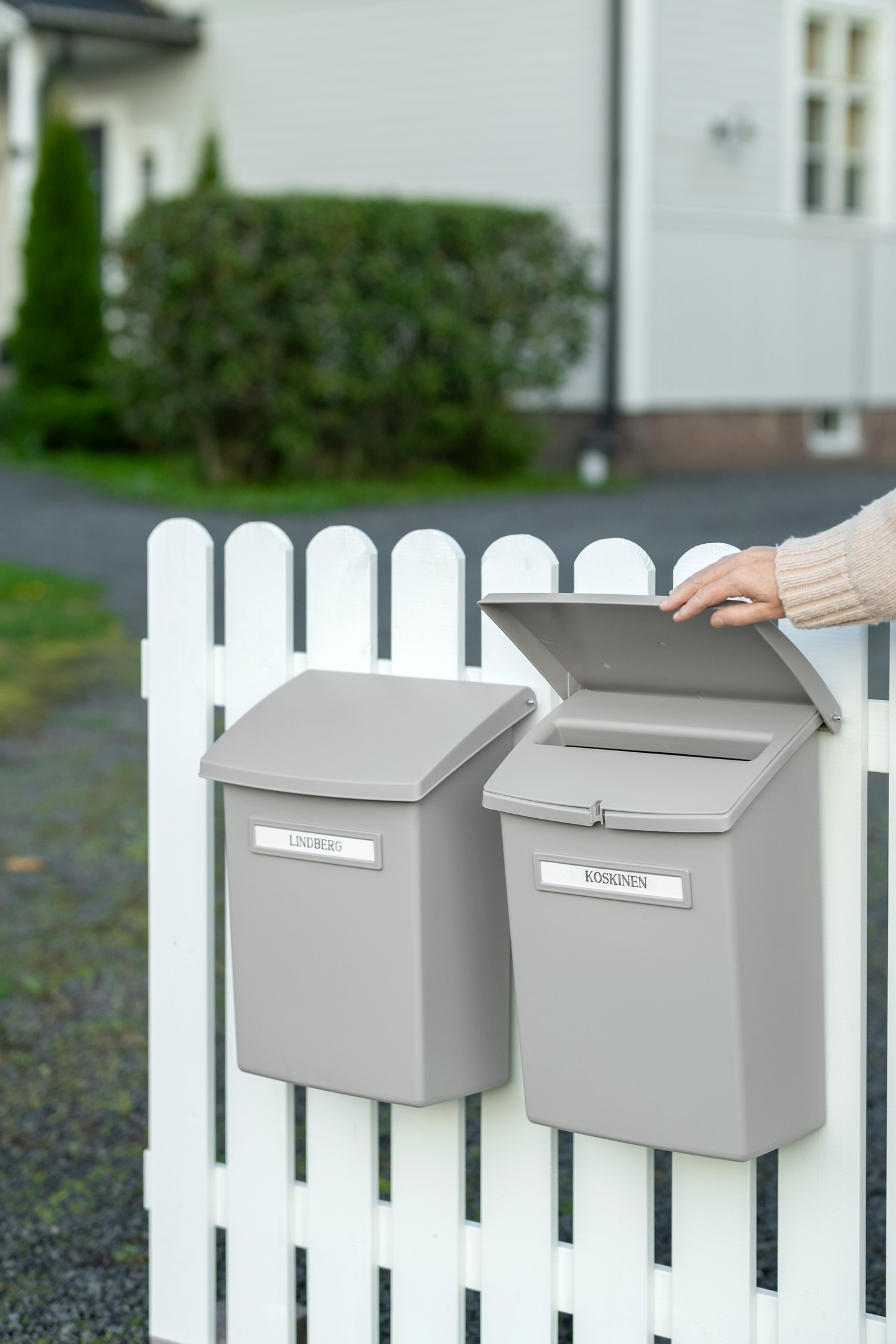 Postilaatikko Orthex välikannella hiekanharmaa