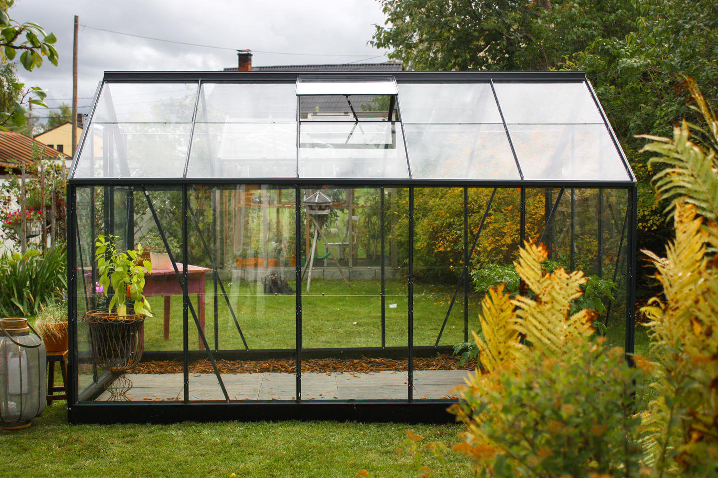 Kasvihuone Popular 6,2m² musta alumiinirunko