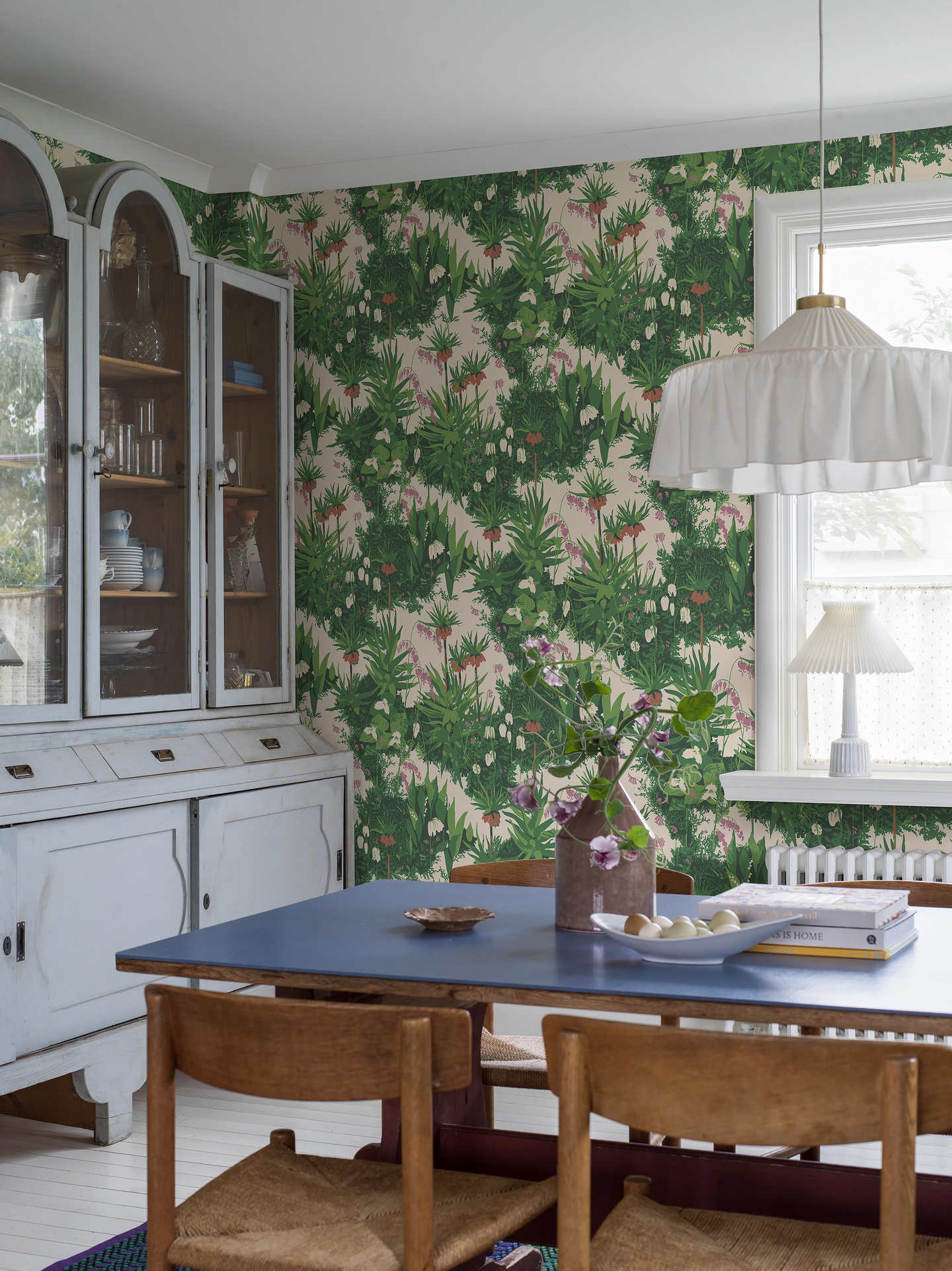 Kuitutapetti Scandinavian Designers 1386 Arne Jacobsen Kejsarkrona 10,05m