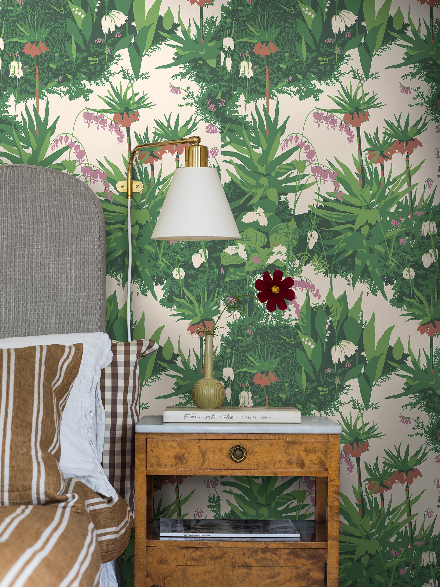 Kuitutapetti Scandinavian Designers 1386 Arne Jacobsen Kejsarkrona 10,05m