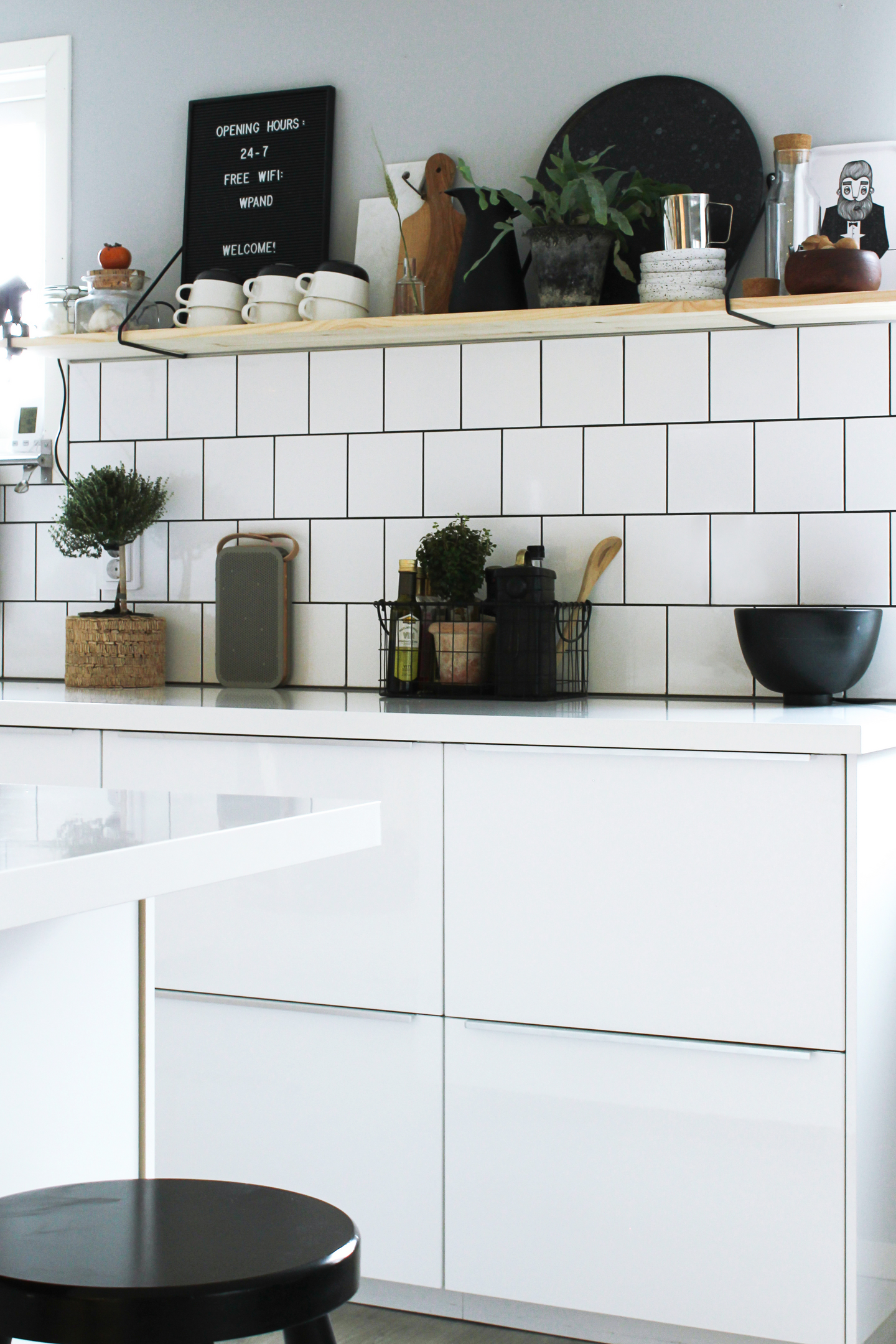 KAKEL COLOUR BASIC B VIT 15X15 BL 1,5M²/FP