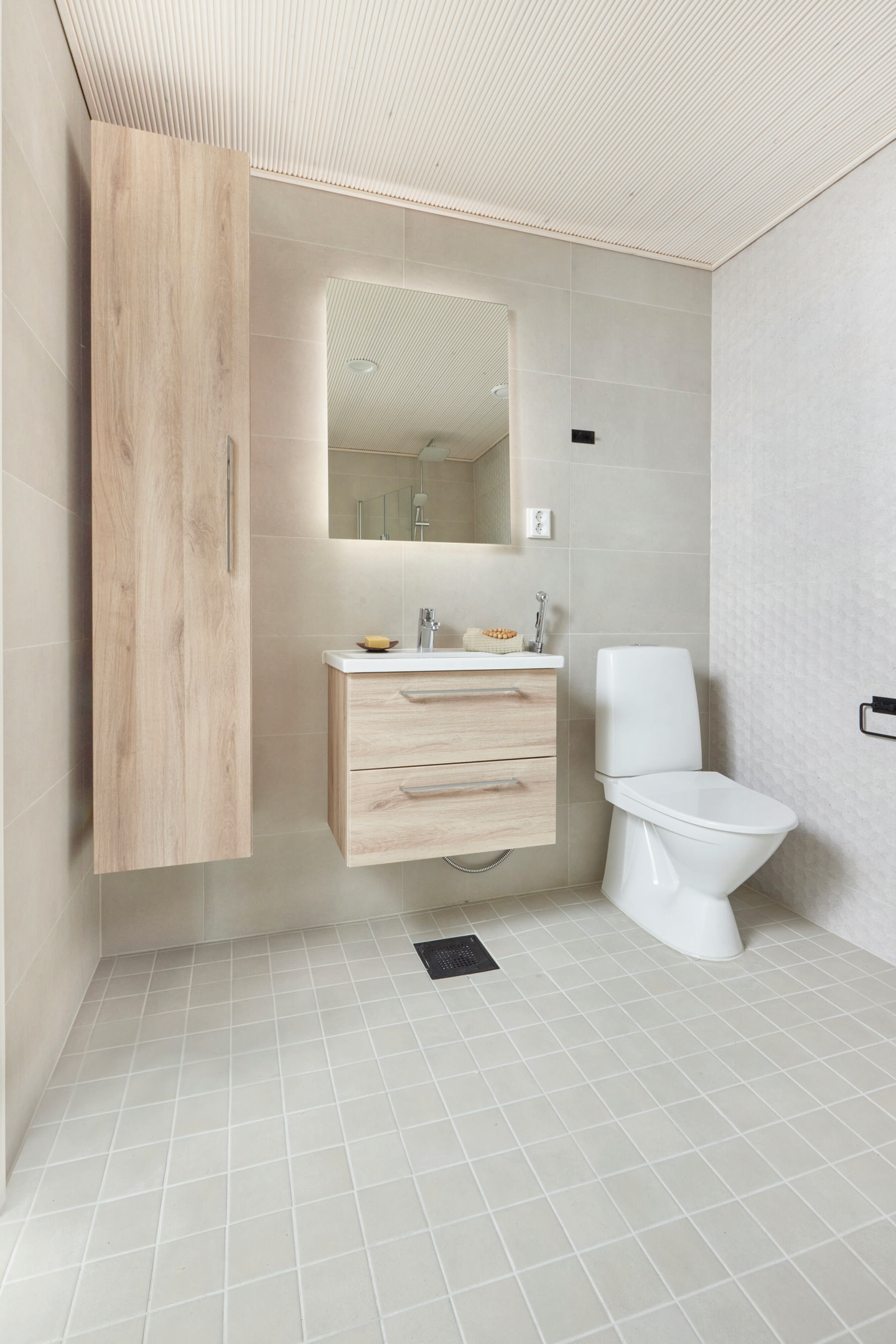 KAKEL CELLO UMA 9,7X9,7 VIT 1,44M2