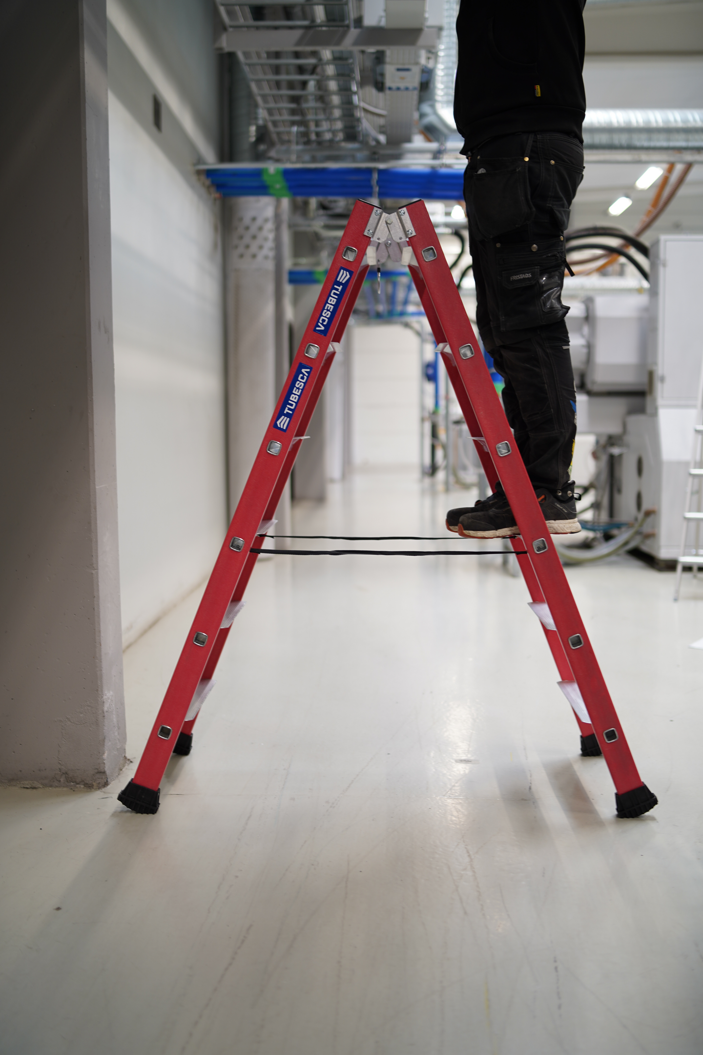 Kaksipuoliset tikkaat Skeppshult 4 askelmaa lasikuitua