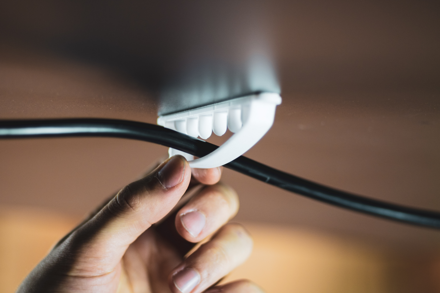 KABELKLÄMMA SJÄLVHÄFTANDE VIT