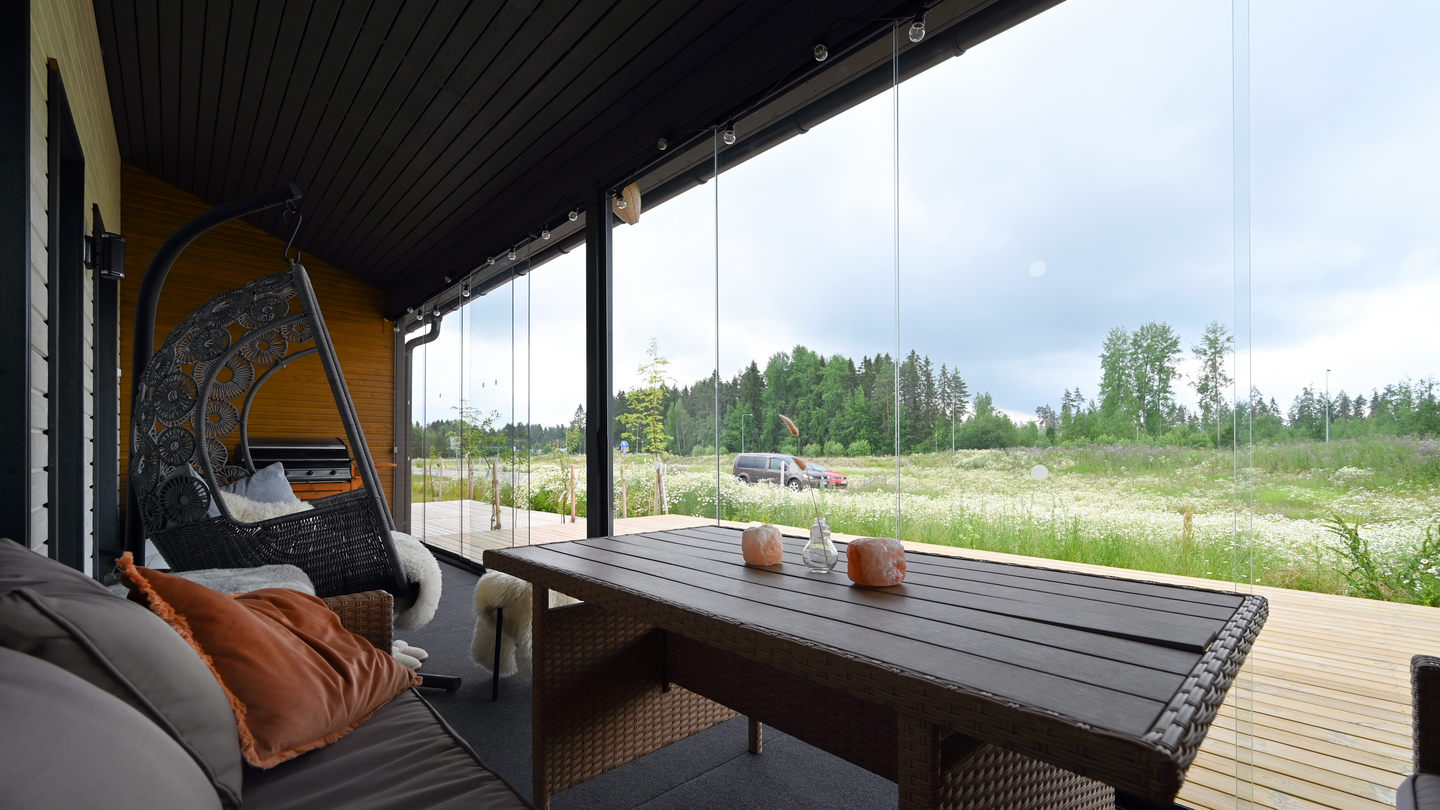 Terassilasitus Cello pulpettikattoiseen Kimara Raami Duo 36 -saunamökkiin