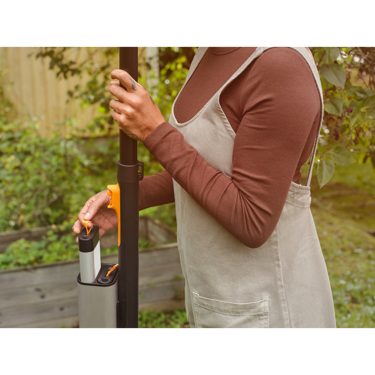 Akkuoksaleikkuri Fiskars ilman akkua