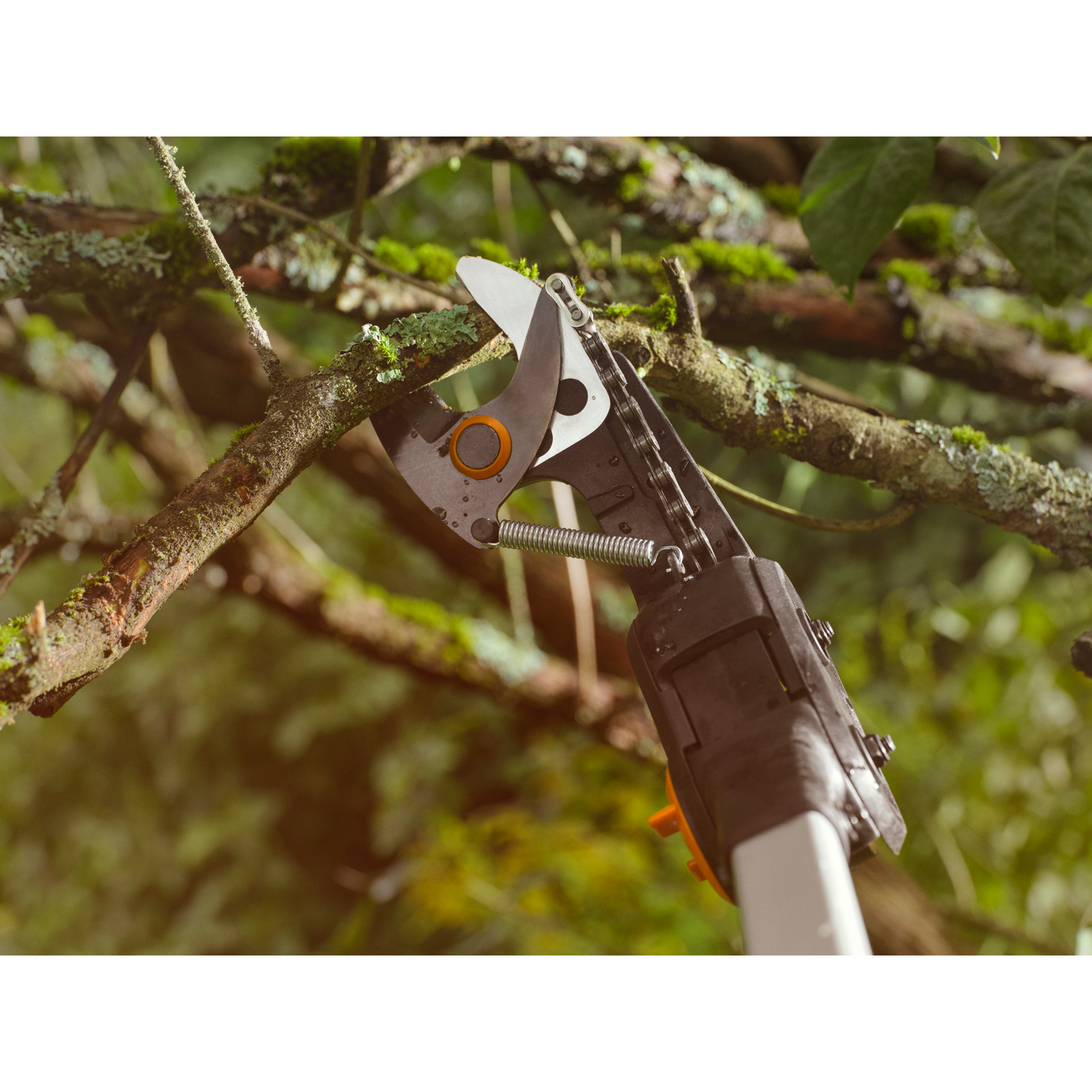 Akkuoksaleikkuri Fiskars ilman akkua