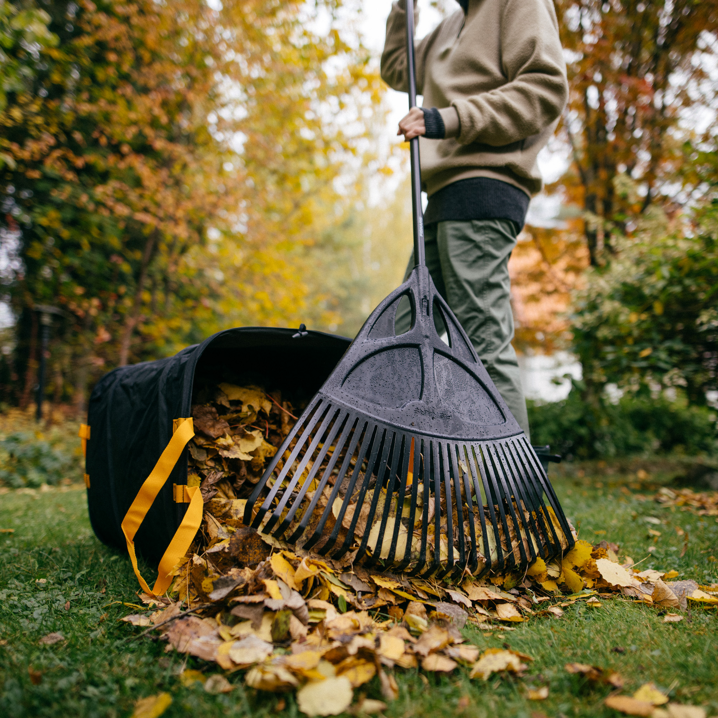 Puutarhasäkki Fiskars Pop-Up Ergo M 175l