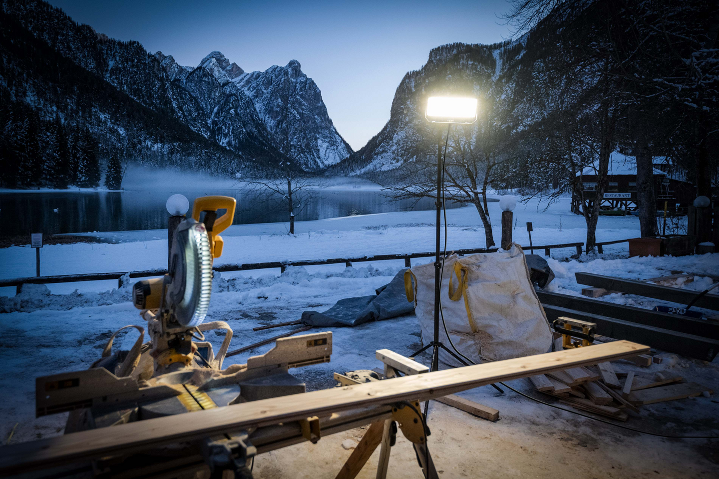 Työvalo Ledlenser AF12C Work musta 8000lm sähköverkkokäyttöinen