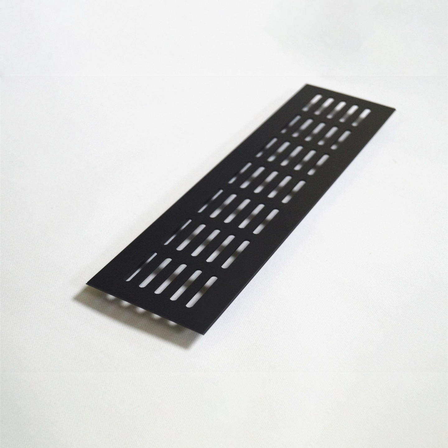 Ilmanvaihtoritilä Temptech 600x80mm musta