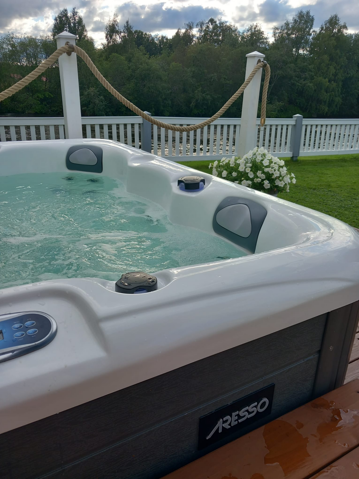 Ulkoporeallas Aresso Momo valkoinen