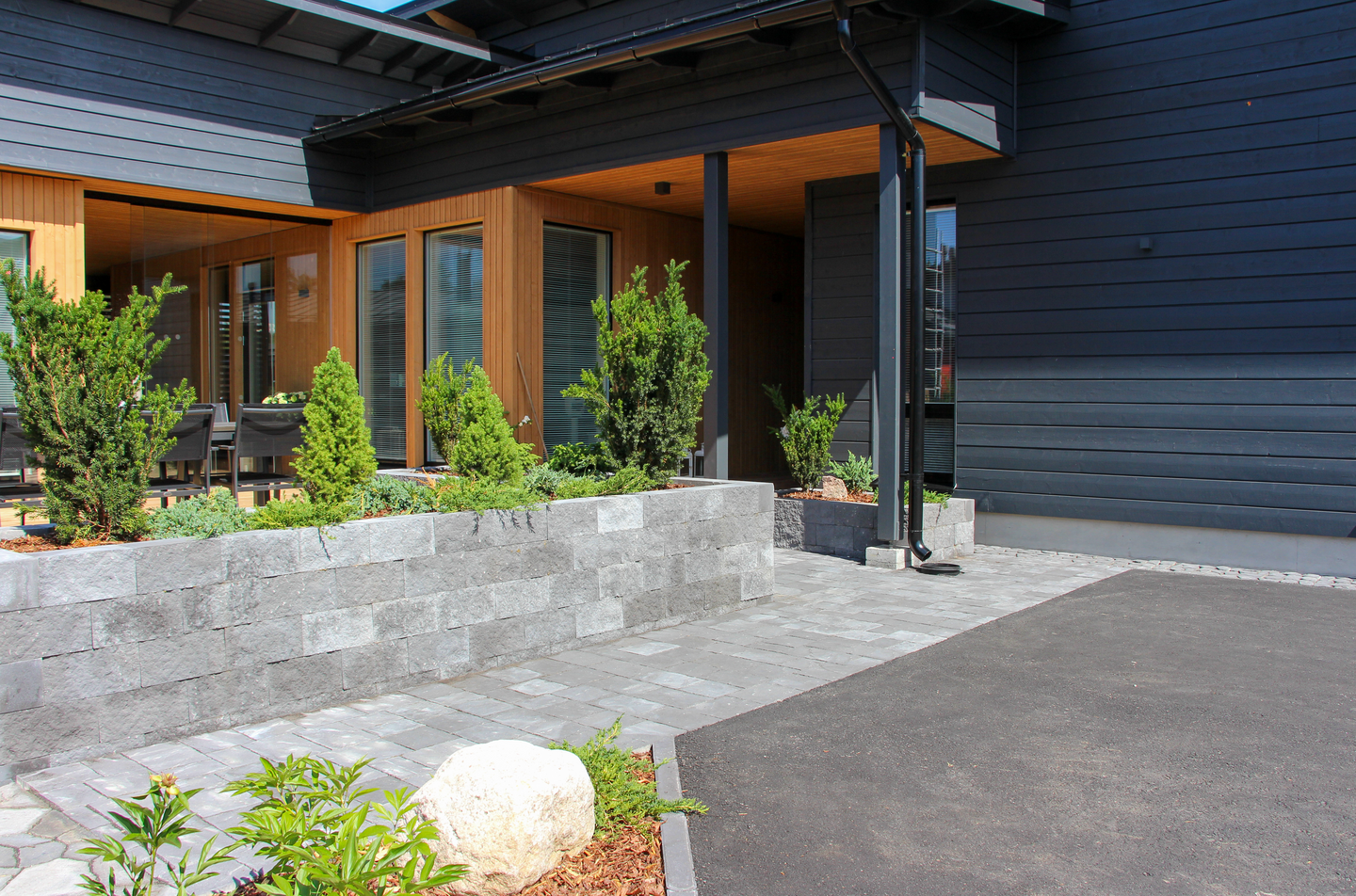 Muurikivi Rudus Antikko 330X165X165mm musta