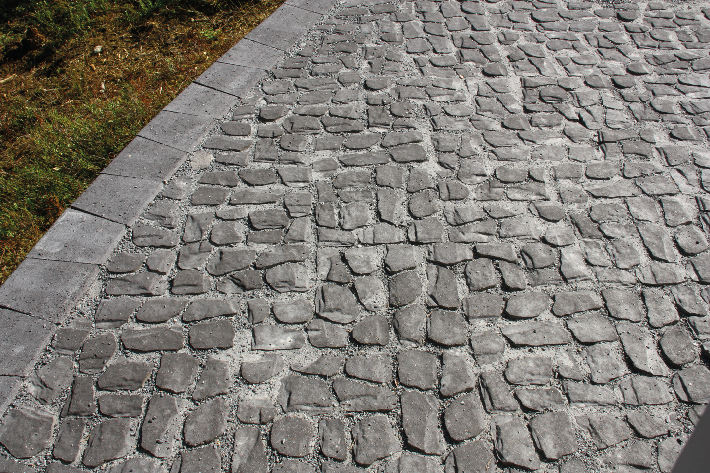 Louhikivi Rudus profiloitu musta 400x400/200x80mm 8,3kpl/m²