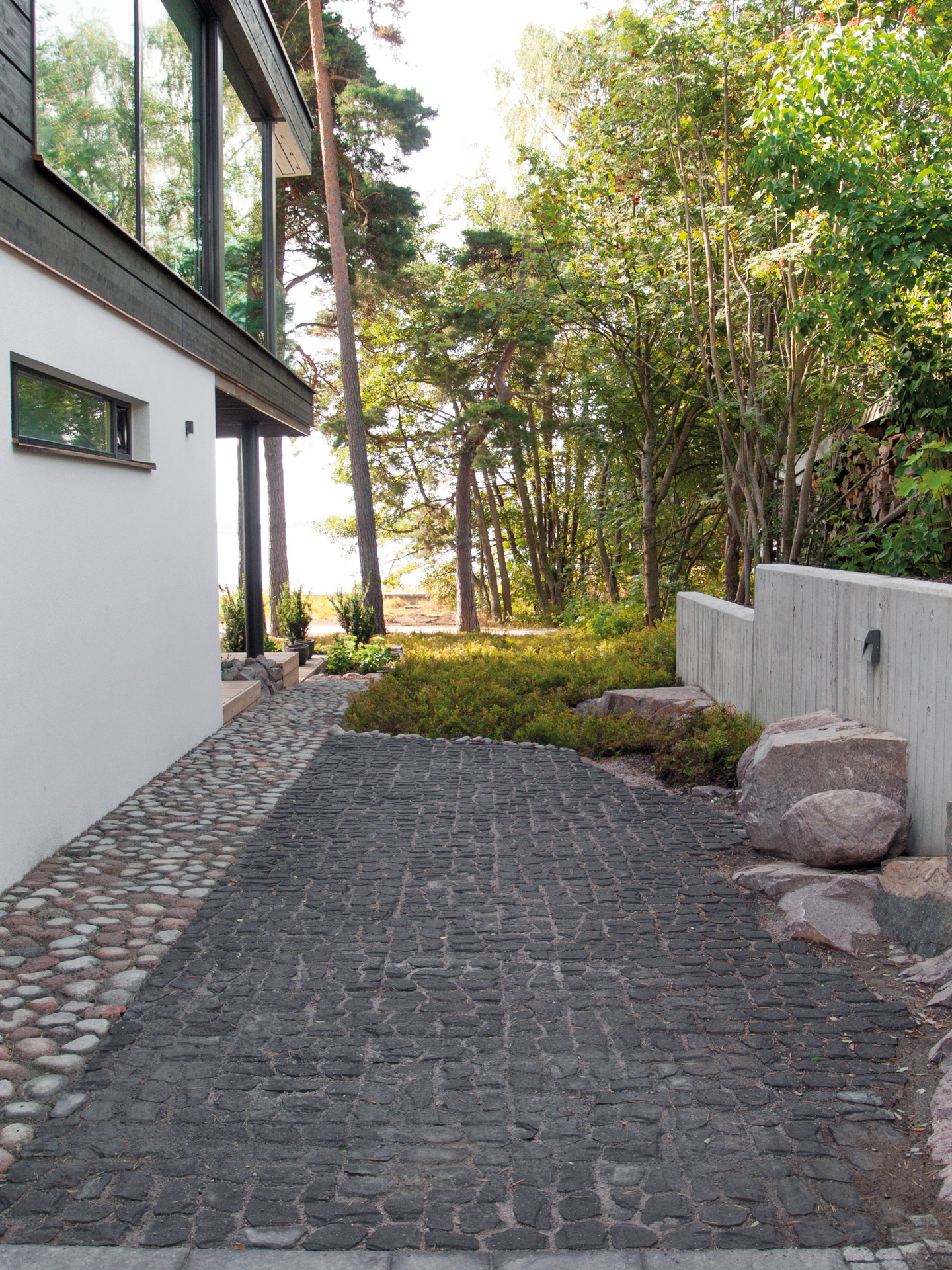 Louhikivi Rudus profiloitu musta 400x400/200x80mm 8,3kpl/m²