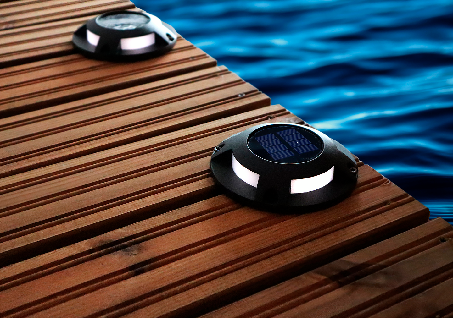 Terassi- ja laiturivalaisin aurinkokennolla IP67