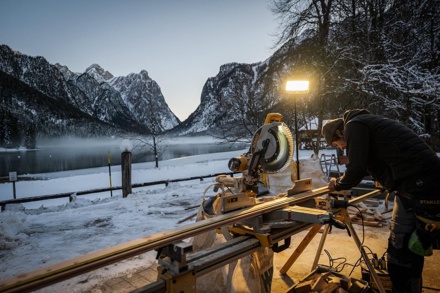 Työvalo Ledlenser AF12R Work musta 8000lm ladattava