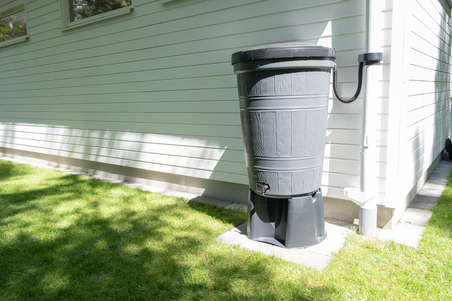 Vesitynnyri 200l Greenline harmaa hanalla ja kannella