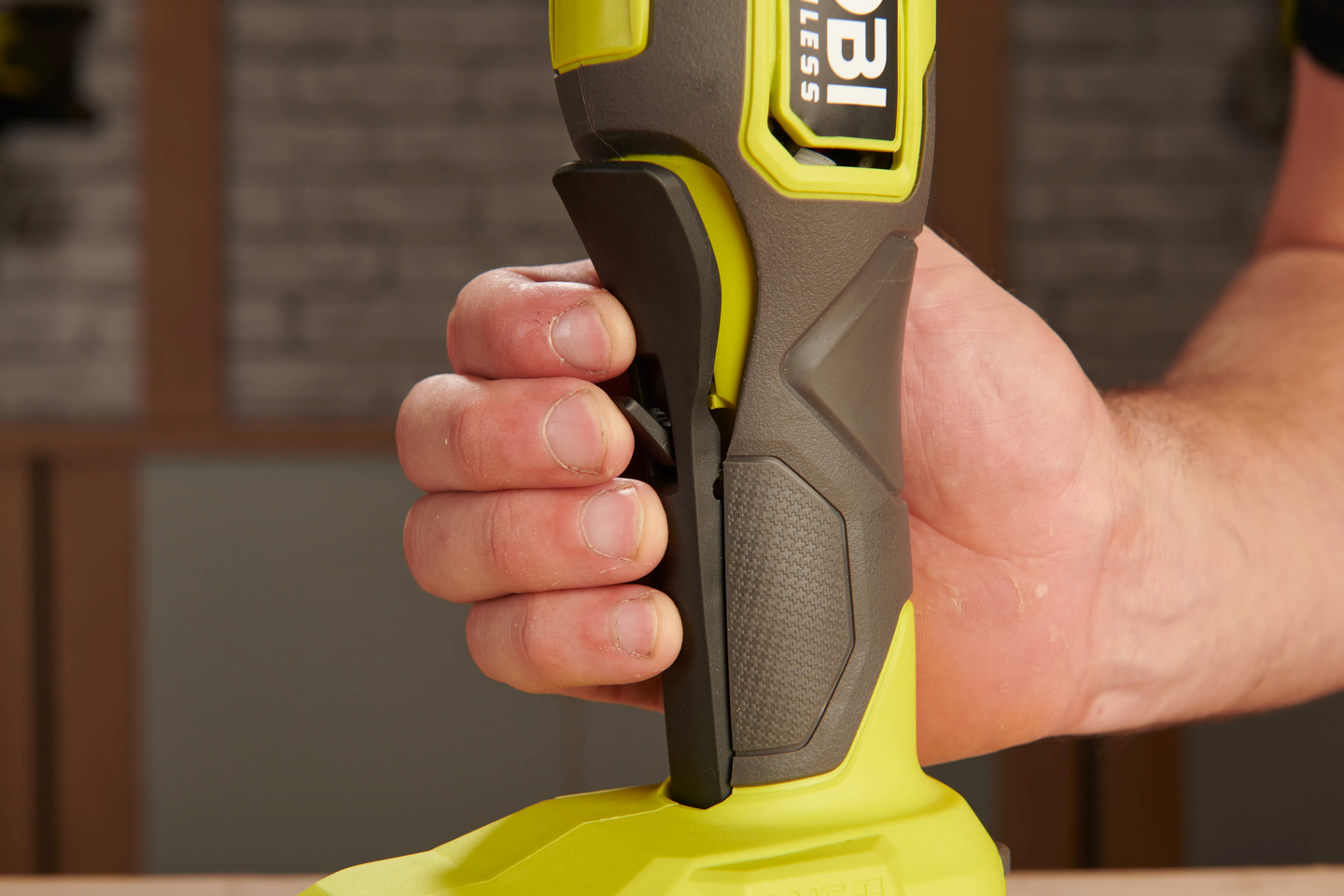 Akkukulmahiomakone Ryobi RAG18BL-1X40GP 18V ONE+ 4,0Ah