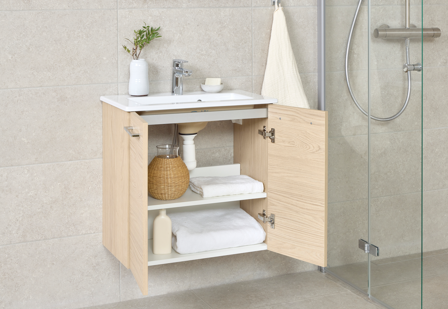 Allaskaappi Goodiy Star posliinialtaalla vaalea tammi