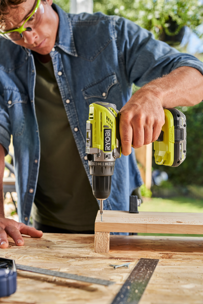 Akkuiskuporakone Ryobi 18V ONE+ 2,0Ah + 4,0Ah + 127-osainen tarvikesarja