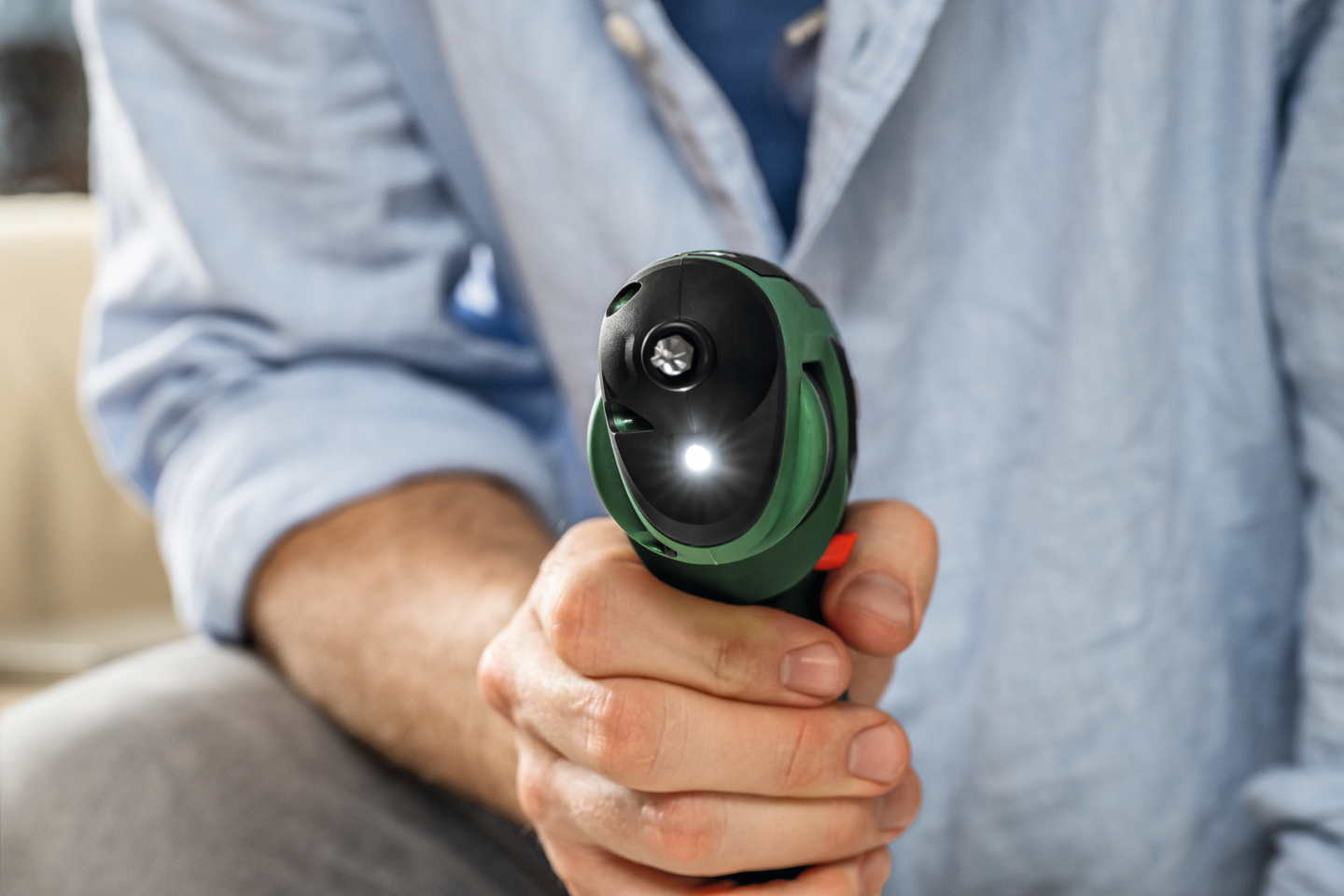 Akkuruuvinväännin Bosch PSR SELECT 4V 1x2,0Ah + 12kpl ruuvauskärkiä