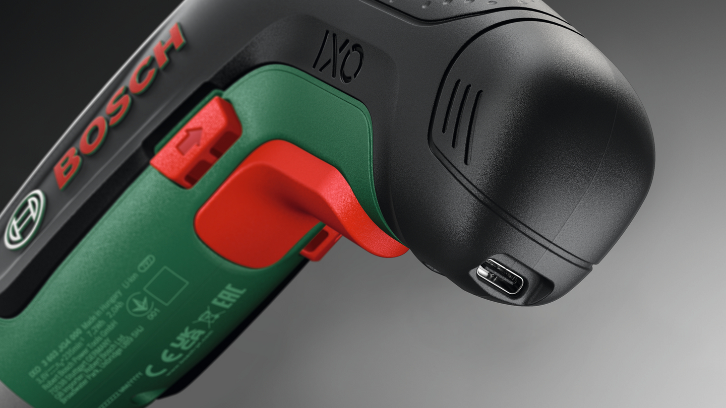 Akkuruuviväännin Bosch IXO 8 Basic 4V 1x2,0Ah + 10kpl ruuvauskärkiä