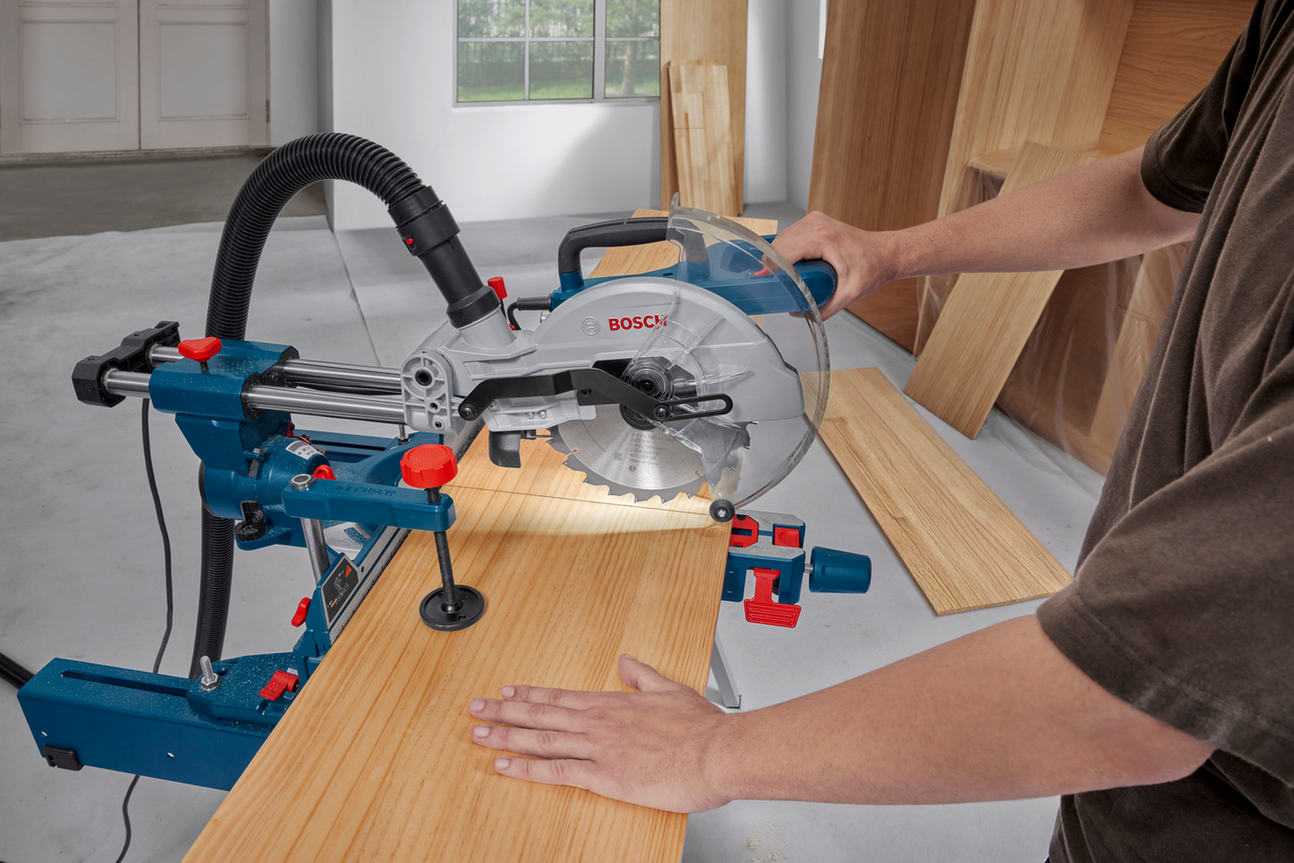 Katkaisu- ja jiirisaha Bosch PRO GCM305-216S lisäterällä